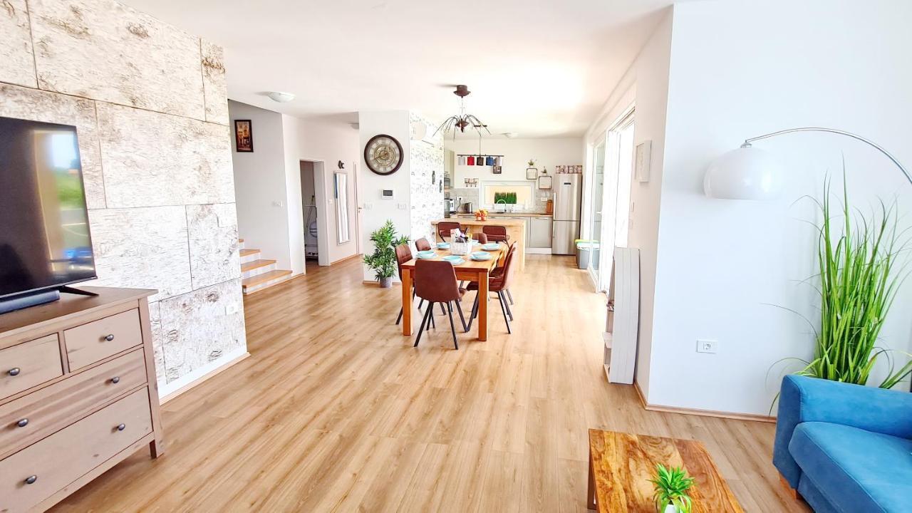 Villa Mira Pula Eksteriør billede